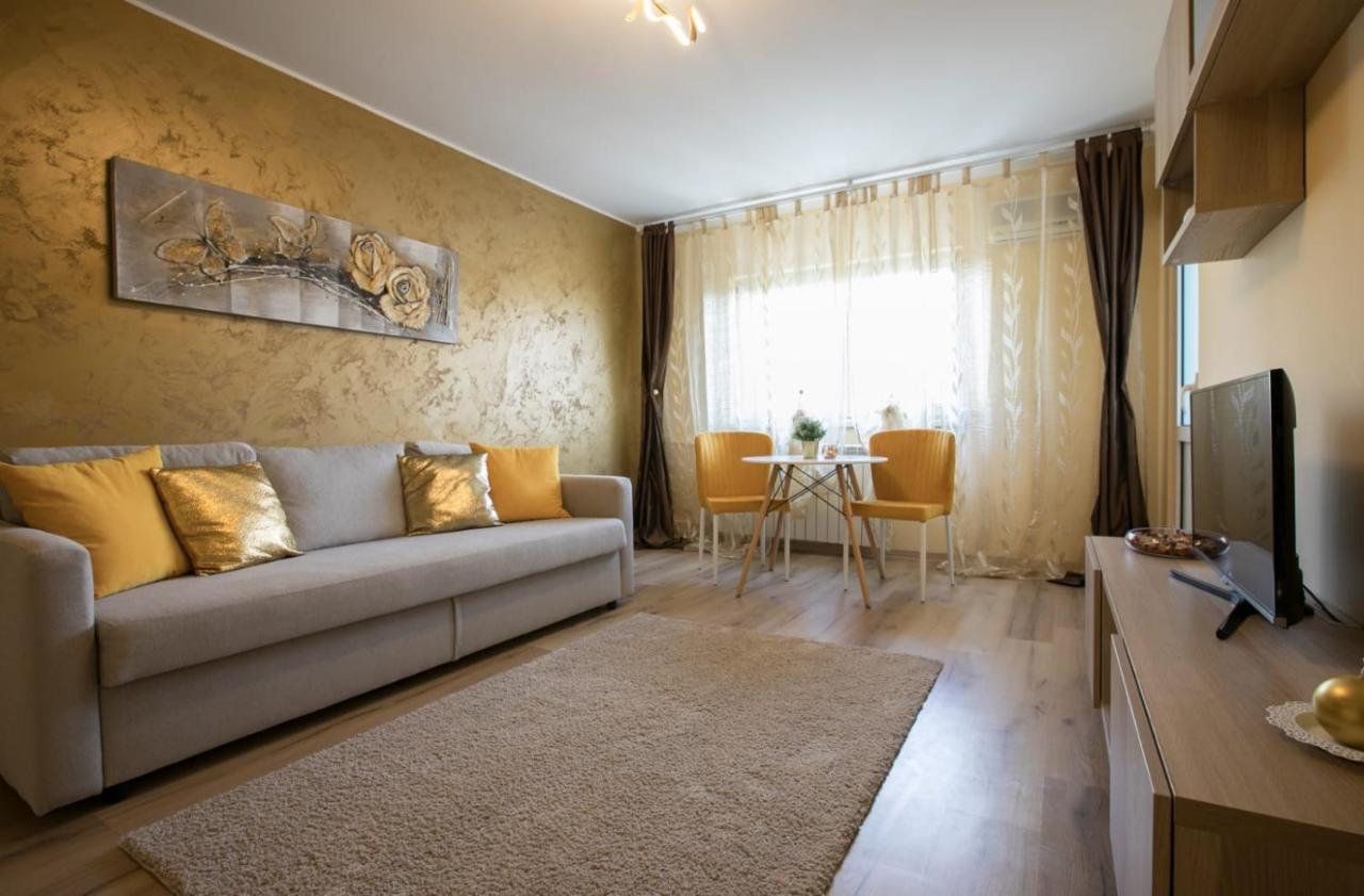 Golden Apartment Baneasa Bucharest Exterior photo