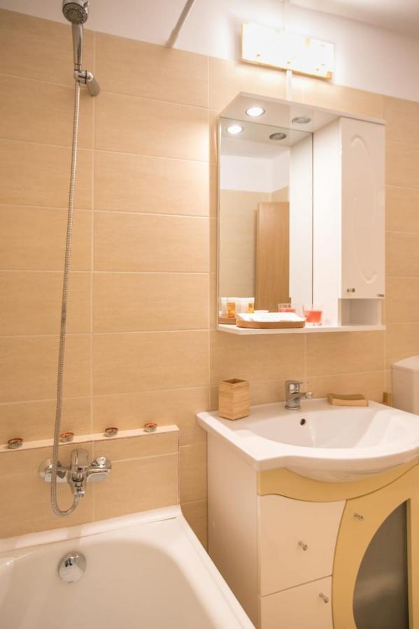 Golden Apartment Baneasa Bucharest Exterior photo