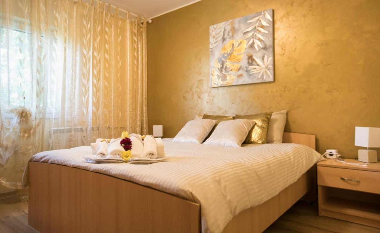Golden Apartment Baneasa Bucharest Exterior photo