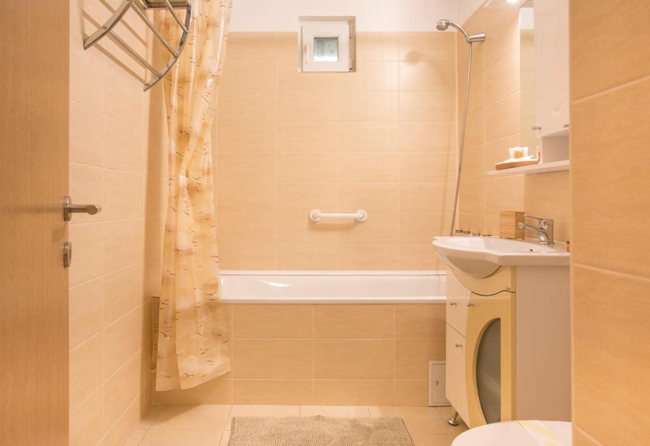 Golden Apartment Baneasa Bucharest Exterior photo